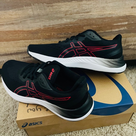 ASICS running shoes - Picture 2 of 8